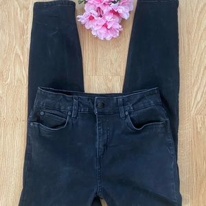 TAHARI Kelly Classic Skinny Jeans in black